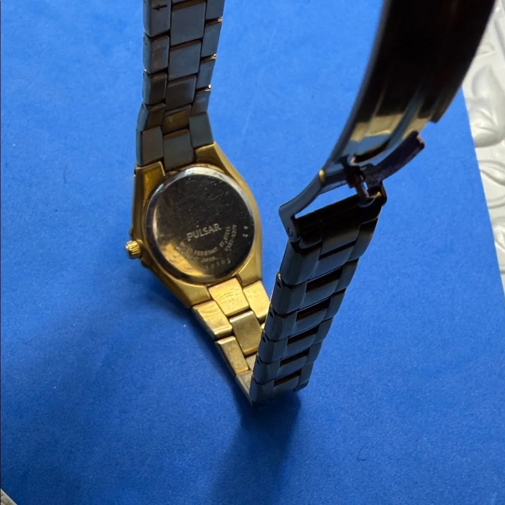 Gold Metal‎ Watch